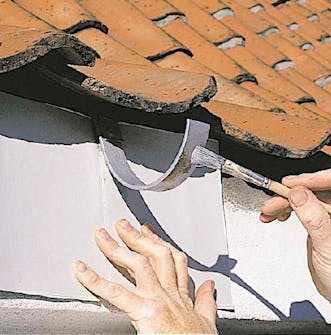 Räystäskourut: Näin asennat räystäskourut Räystäskourut: Näin asennat räystäskourut